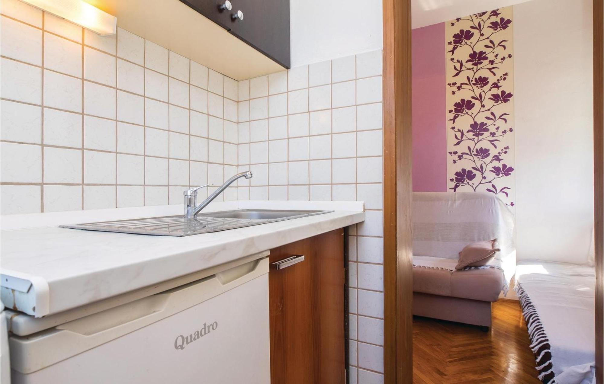 Amazing Apartment In Split With Kitchen ภายนอก รูปภาพ