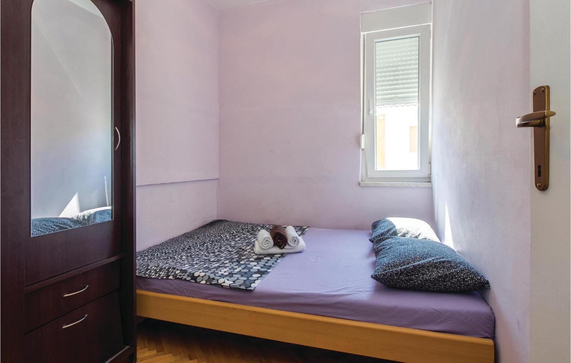 Amazing Apartment In Split With Kitchen ภายนอก รูปภาพ
