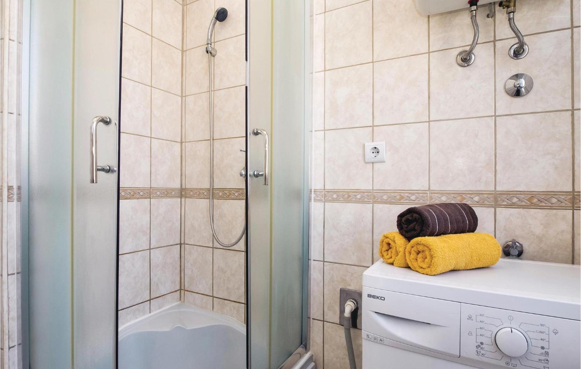 Amazing Apartment In Split With Kitchen ภายนอก รูปภาพ