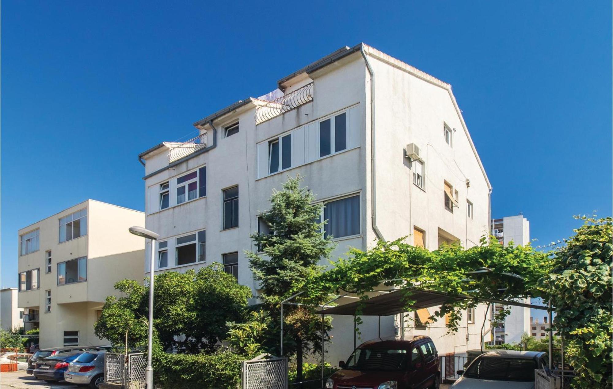 Amazing Apartment In Split With Kitchen ภายนอก รูปภาพ