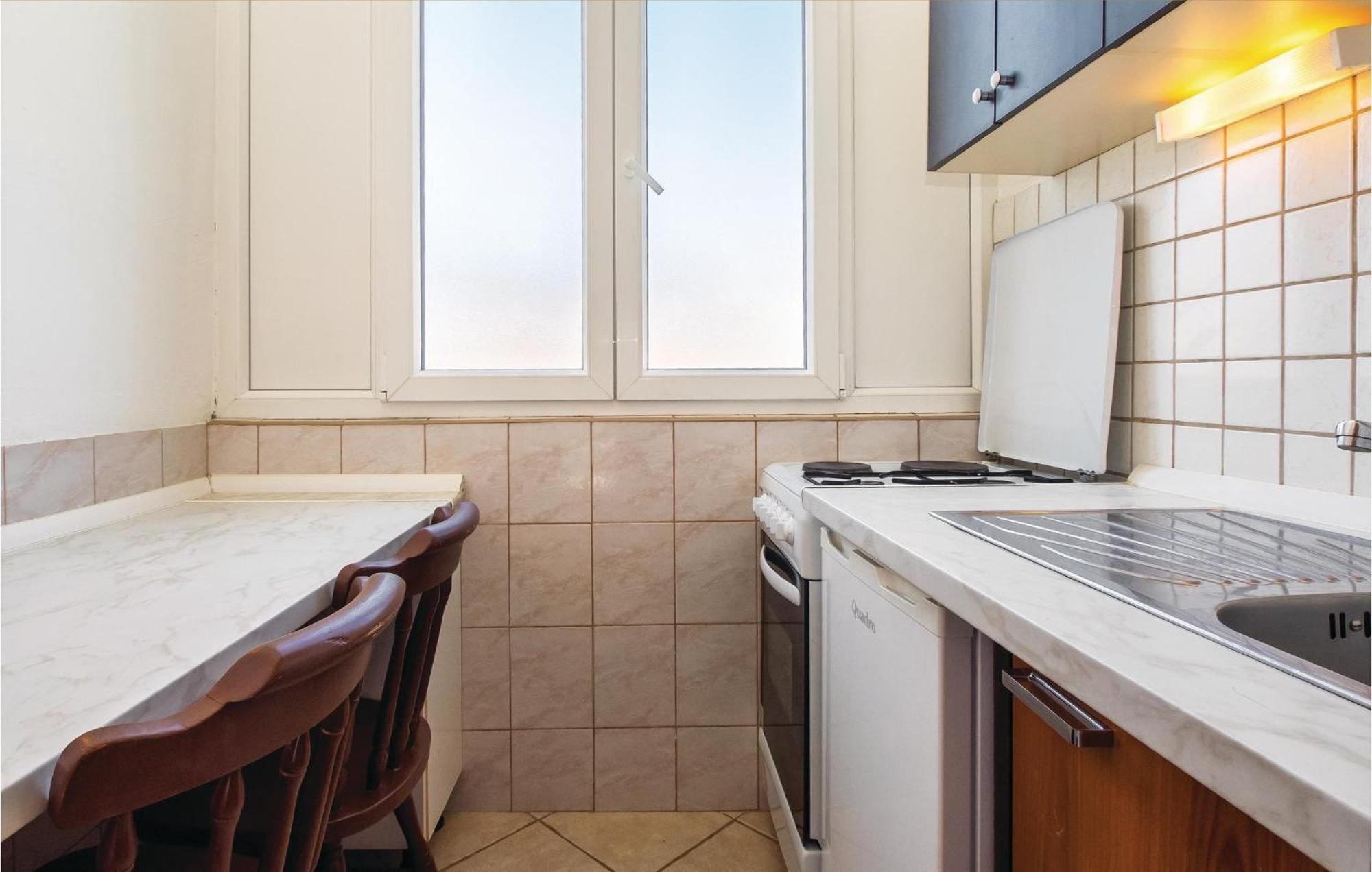Amazing Apartment In Split With Kitchen ภายนอก รูปภาพ